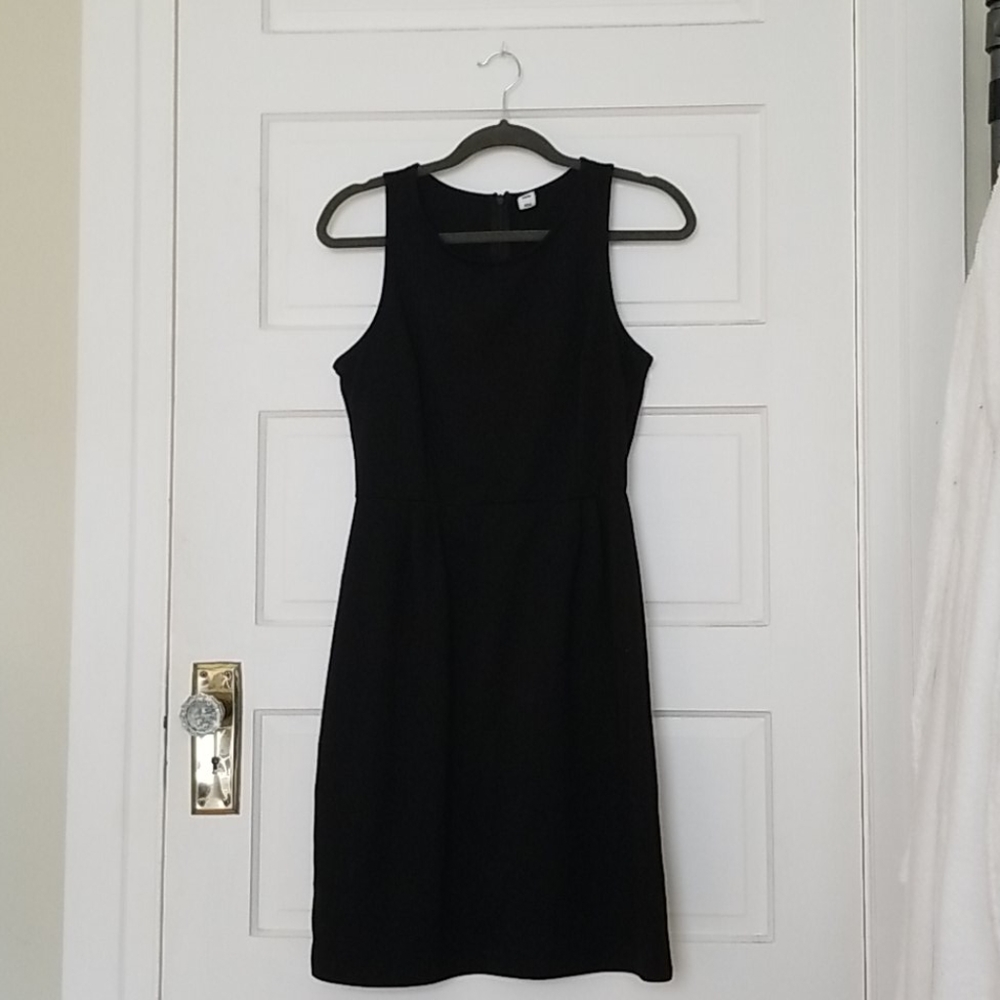 Black sleeveless dress